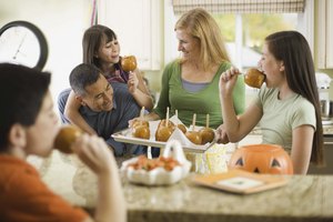 Family eating candy apples